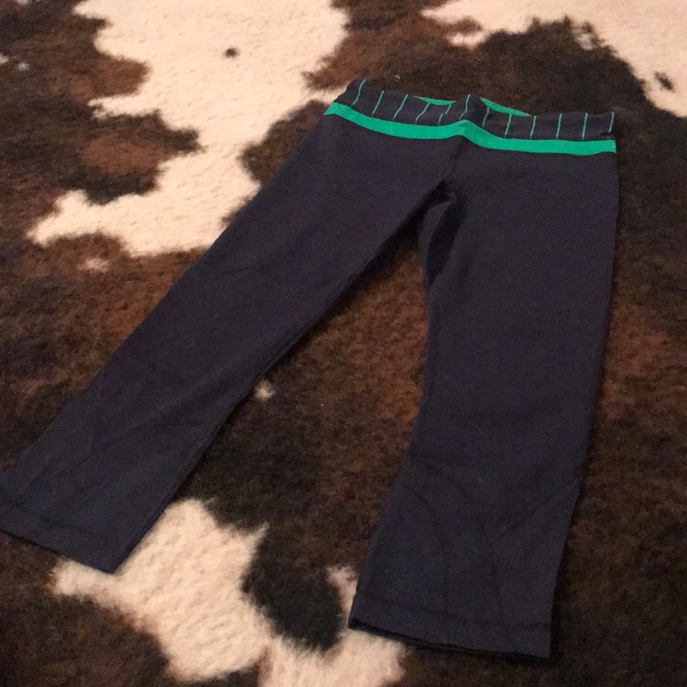 Lululemon navy and green leggings, cropped